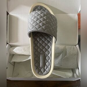 BNWT, APL LUSSO SLIDES, Cement/Pristine, Men’s 9, Leather